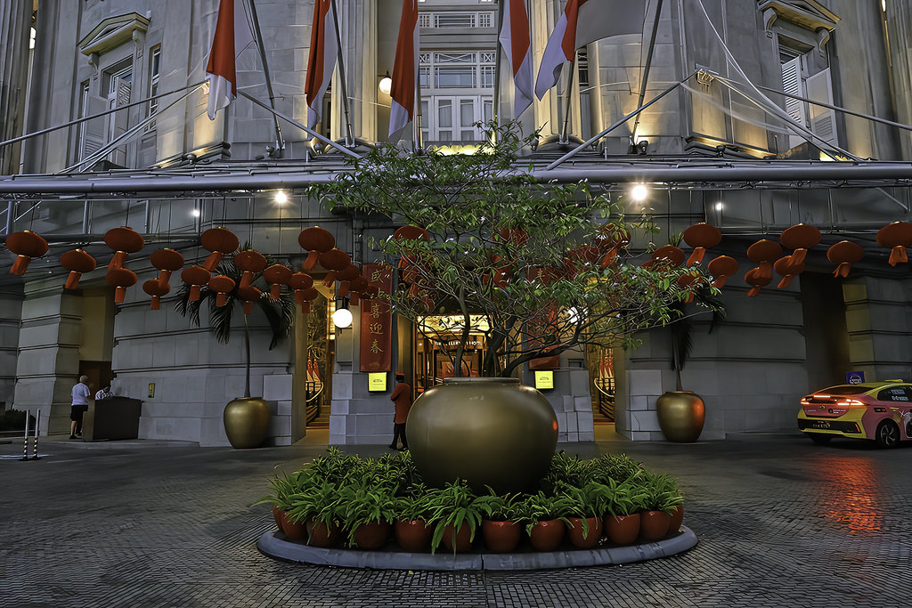 The Fullerton Hotel Decorations at the car porch for the C… Flickr