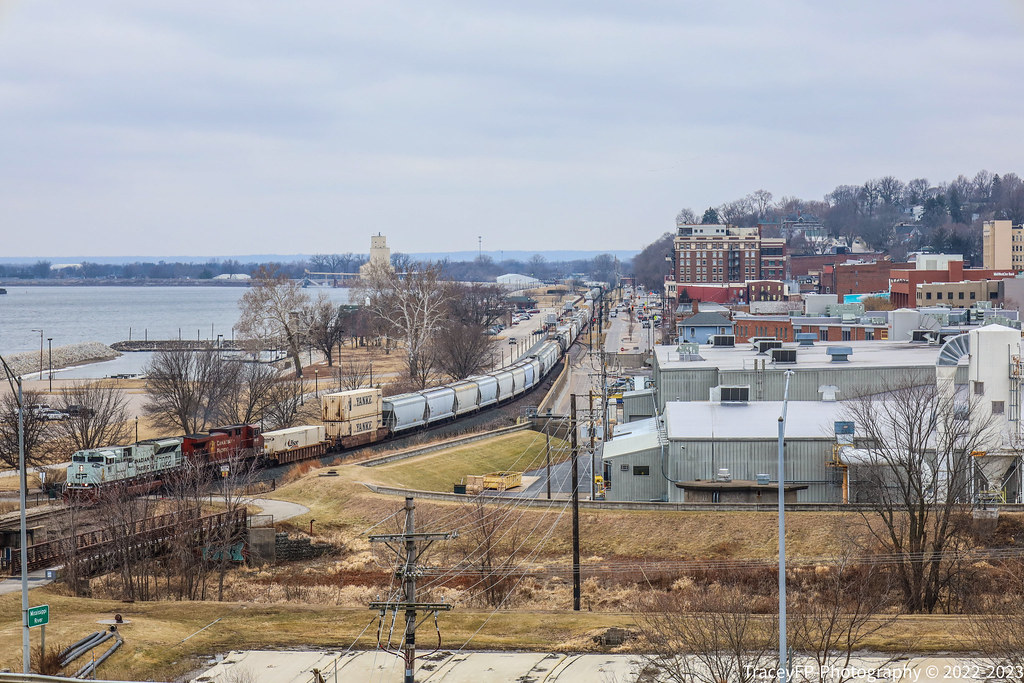 CP 261 goes past downtown muscatine. (11722) Tracey Folley Flickr