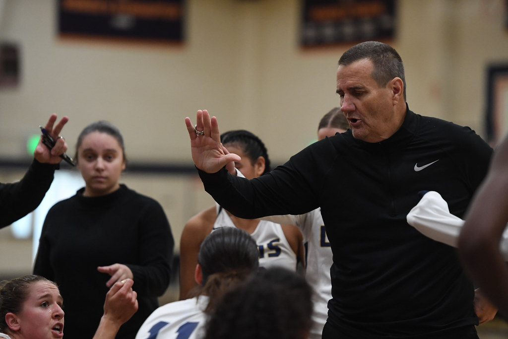 VU WBB 202223 Russ Davis With Team 5 Vanguard Athletics Flickr