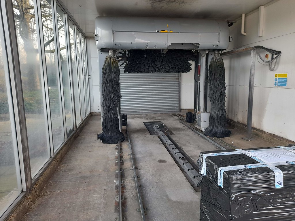 Broken Morrisons car wash, Chingford [REPLACED] Christ Pri… Flickr