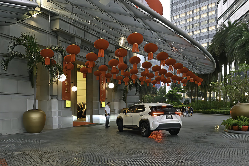 The Fullerton Hotel Decorations at the car porch for the C… Flickr