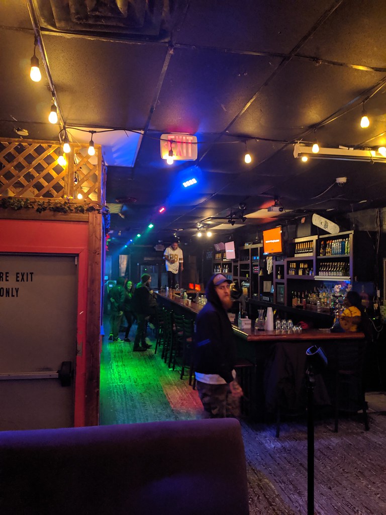 20200122 22.04.31 Ashinique on the bar at Chemistry duri… David