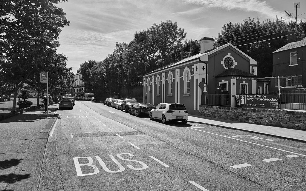Harbour Road, with the Howth Tourist Information Centre on… Flickr
