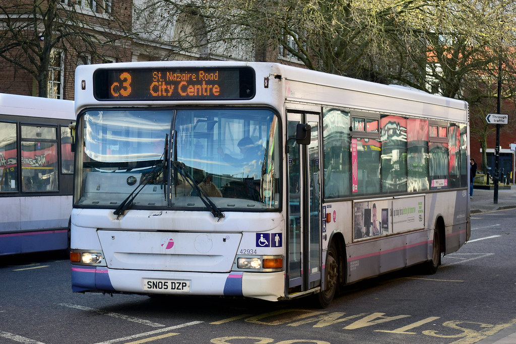 First Essex 42934 (SN05 DZP) First Essex ADL Dart SLF 42… Flickr