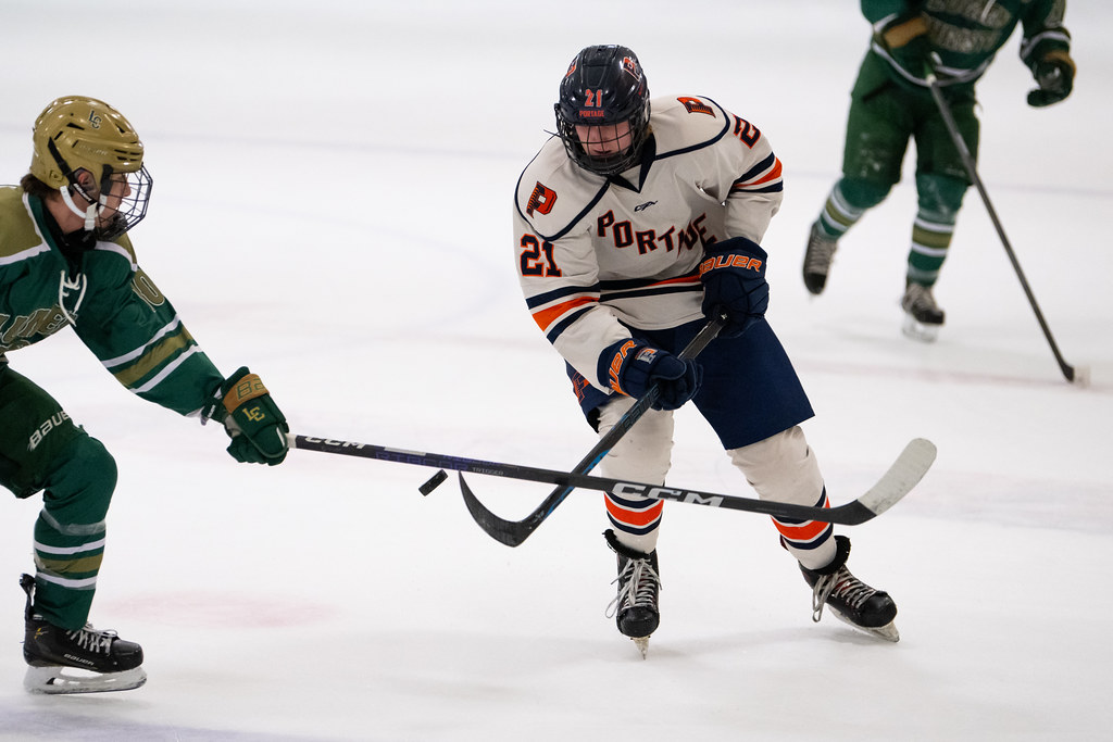 221213_Muskies_LC_0306.jpg Portage Muskies Varsity Hockey … Flickr
