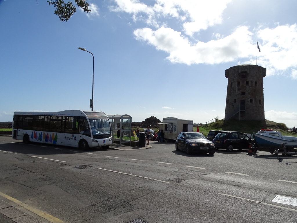 Libertybus 1708 Stopped at Le Hocq, St Clement. 08/10/22 Coco the