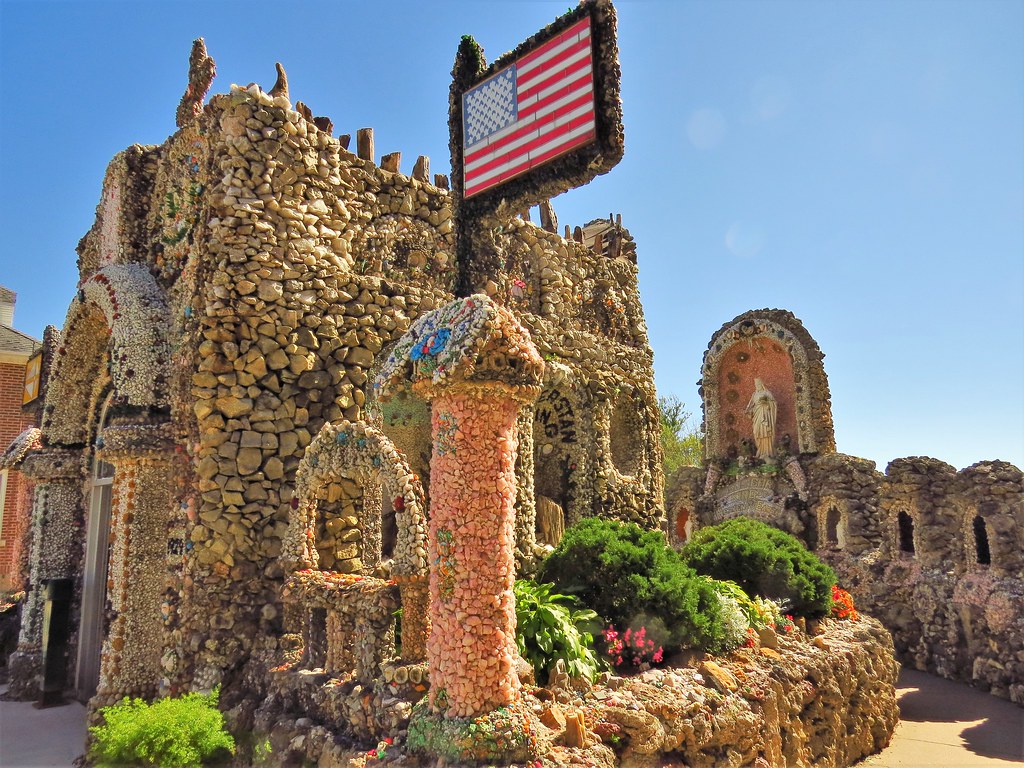 Dickeyville Grotto Dickeyville, Wisconsin; a Catholic prie… Flickr