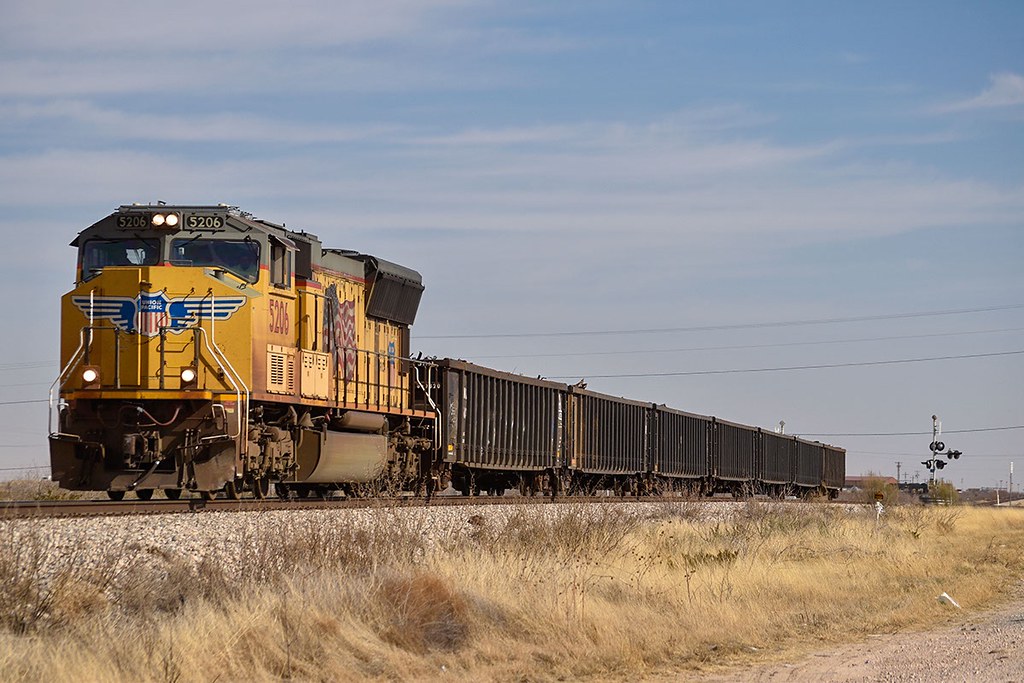 Heading Back to Monahans The LBN49 job and its usual SD70M… Flickr