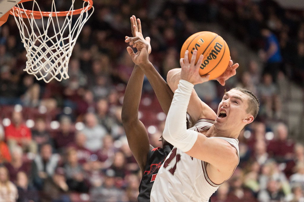 Montana vs. Eastern Washington Montana Grizzlies Aanen Moo… Flickr