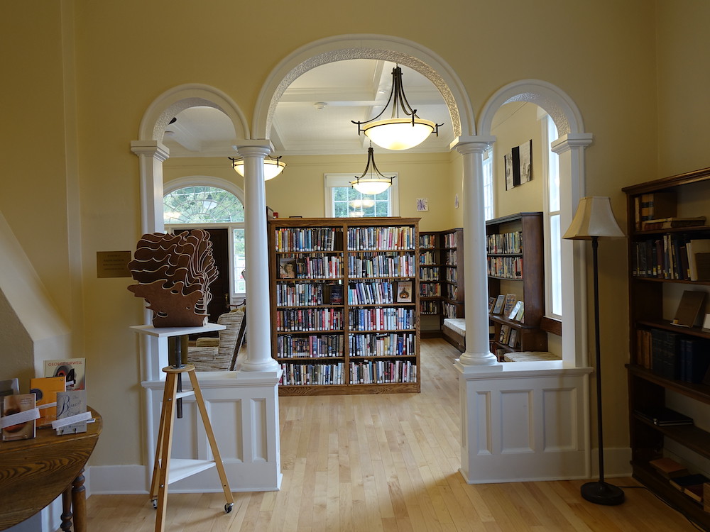 South Royalton, Roylaton Library 9.23.22.49 Meg Campbell Flickr