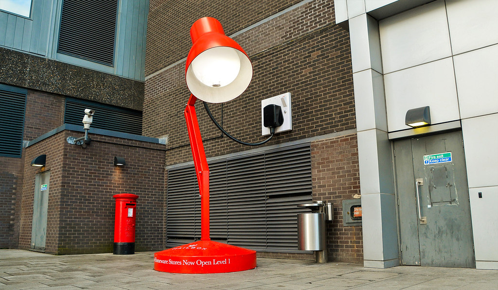 46452 Anglepoise, a giant desk lamp sculpture by Holmes Wo… Flickr