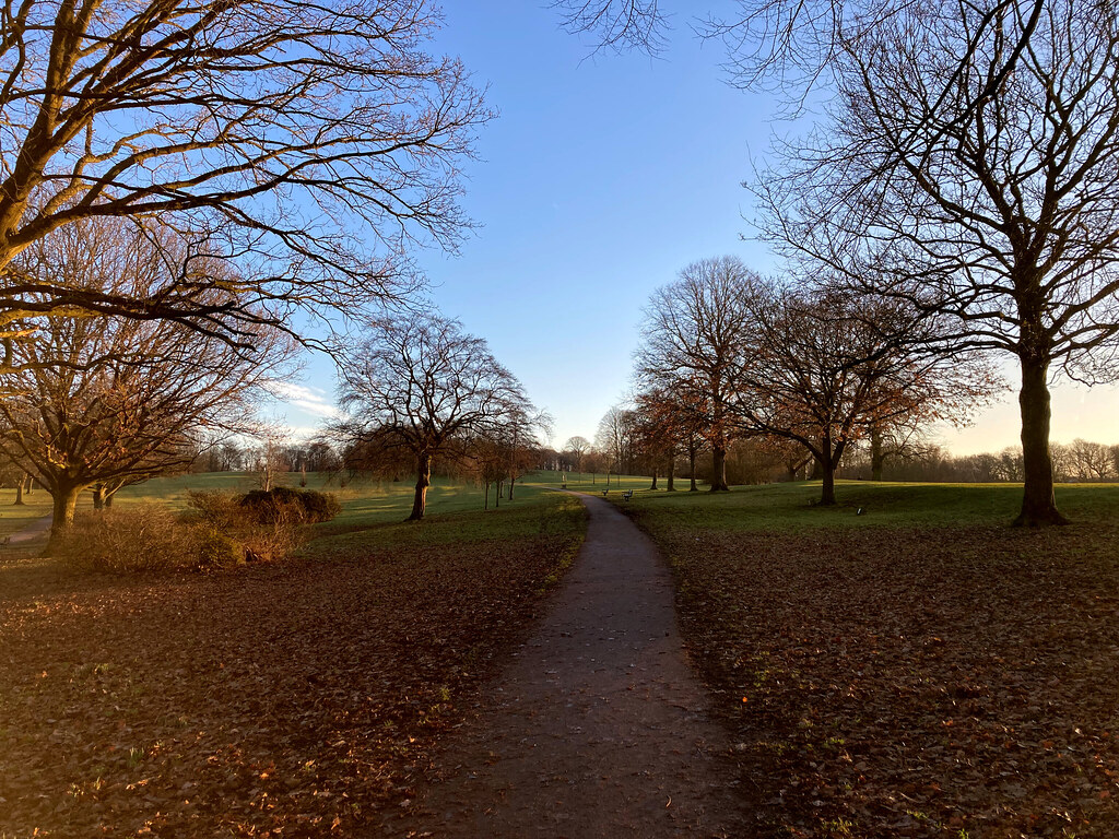 28Graves Park Sheffield Graves Park is a large parkland a… Flickr