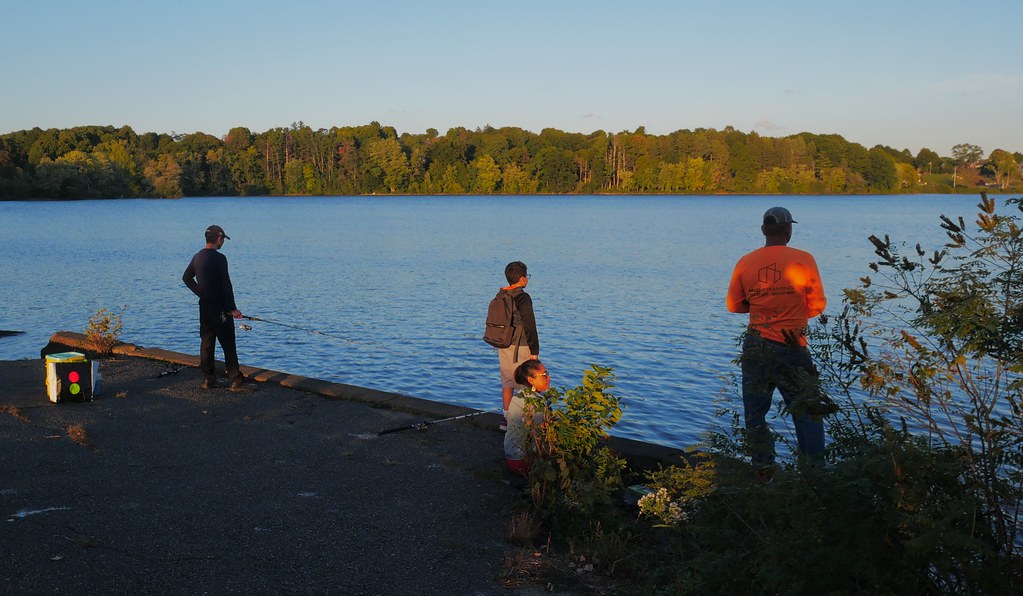 Fishing, Horn Pond, Woburn 2022 September 26 P1360716 (2… Lee Wooten Flickr