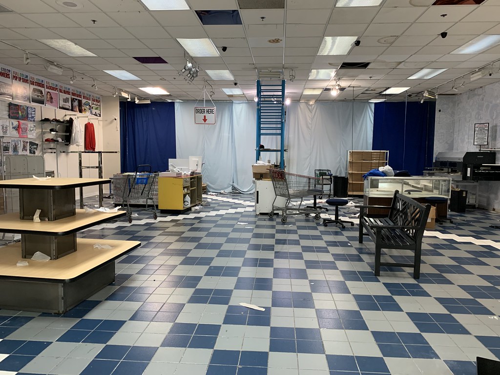 Design 4 You interior (closed) Design 4 You (closed) 880 N… Flickr