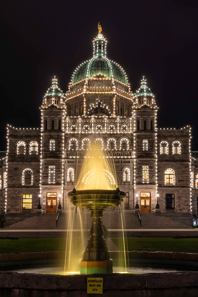 BC Legislature & Fountain, Night, Jan, 2023 Neal Erickson Flickr