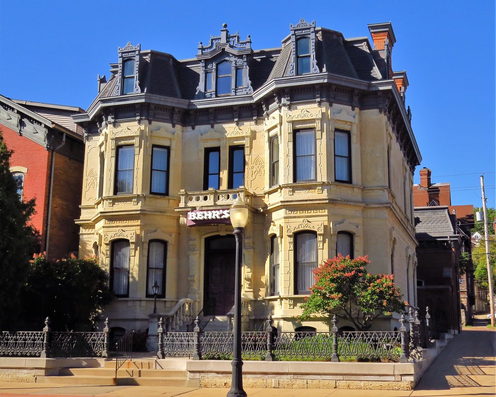 Dubuque Behr's Funeral Home Dubuque, Iowa; the stone Seco… Flickr