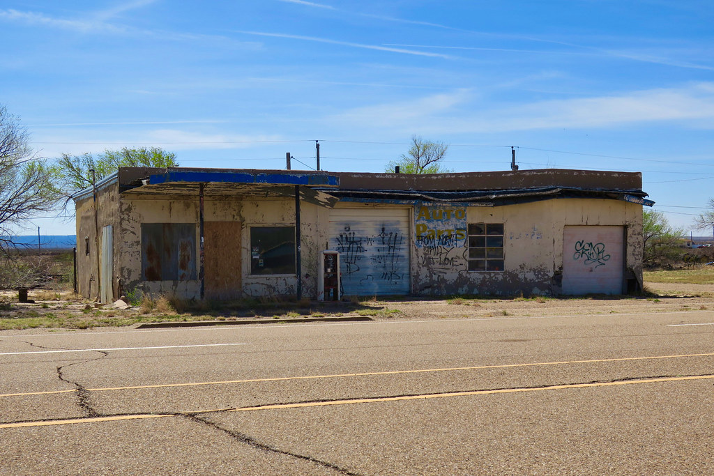 Abandoned Gas Station, San Jon, NM An abandoned gas statio… Flickr