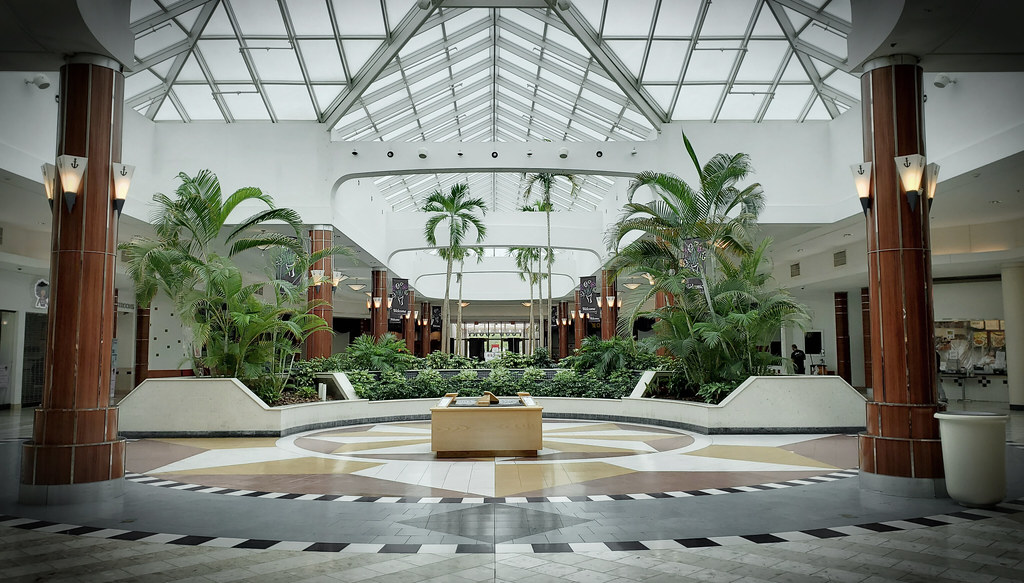 Military Circle Mall Norfolk, VA The Caldor Rainbow Flickr