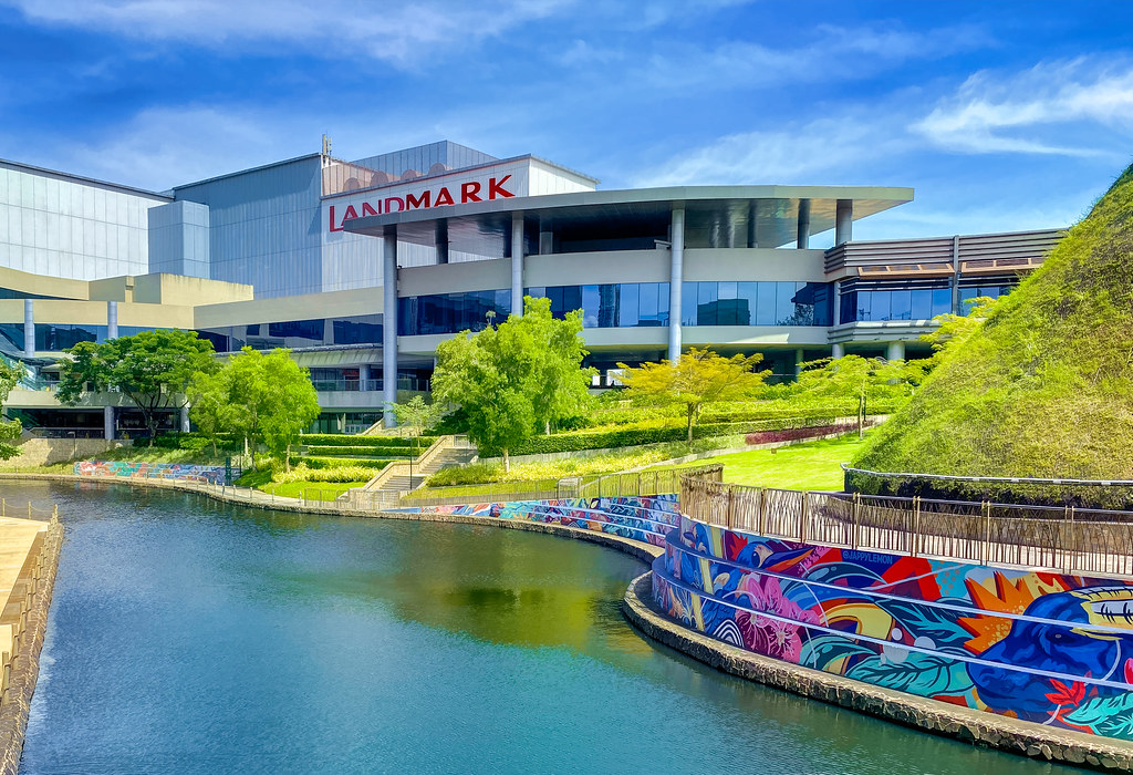 Festival Mall, Alabang, Philippines Festival Mall is the f… Flickr
