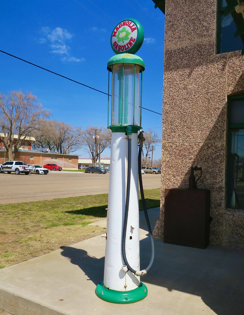 Magnolia Gas Station, Vega, TX Gas pump at the restored Ma… Flickr