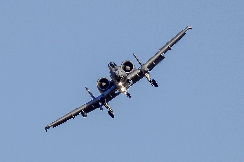 A10 into Davis Monthan AFB Taken from the RV parking lot … Flickr