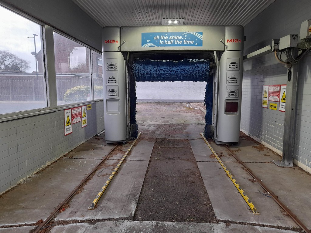 Abandoned Shell car wash, Enfield Abandoned Istobal M12+ w… Flickr