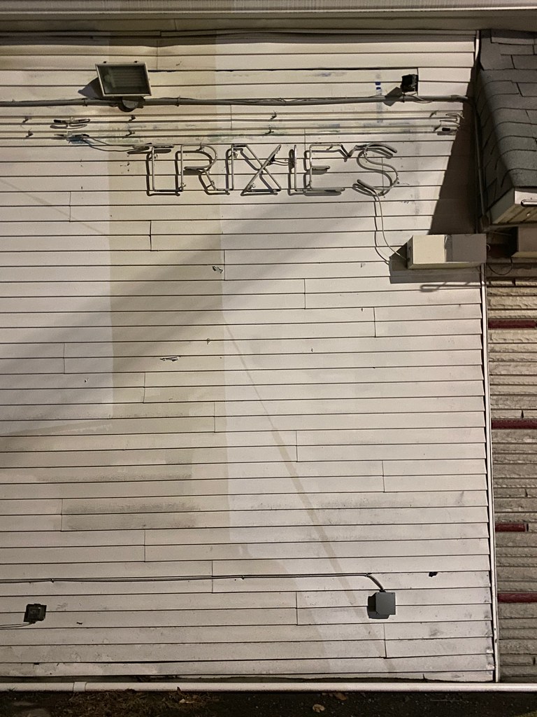 Trixie's Bar 2656 Carpenter Ave, Hamtramck, MI 48212 jericl cat