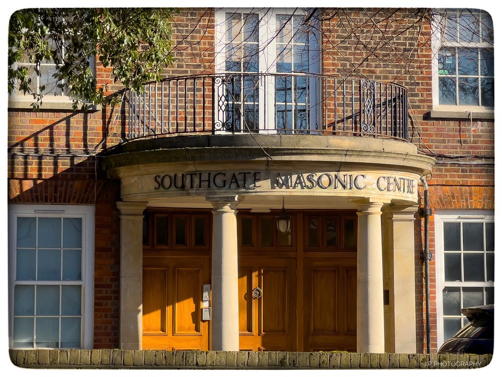 Todays walk around Broomfield Park and Southgate High Stre… Flickr