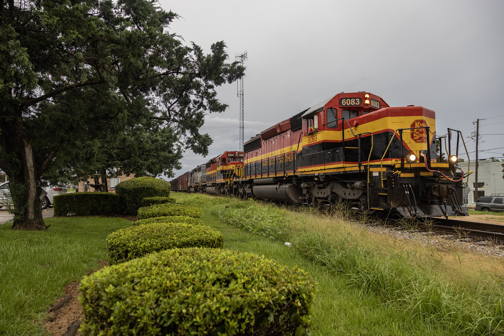 KCS Job 16 at Wiggins A snoot nose SD402 leads KCS Job 16… Flickr