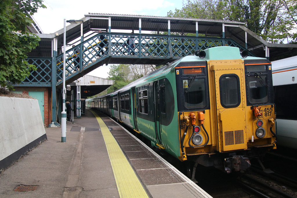 5817, Carshalton Beeches, April 26th 2022 455817/455823 2B… Flickr