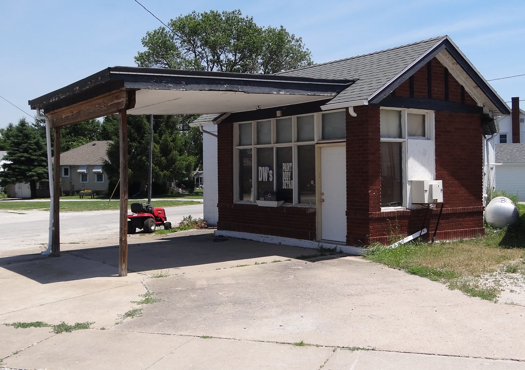 Gas Station Roseville, IL Seth Gaines Flickr