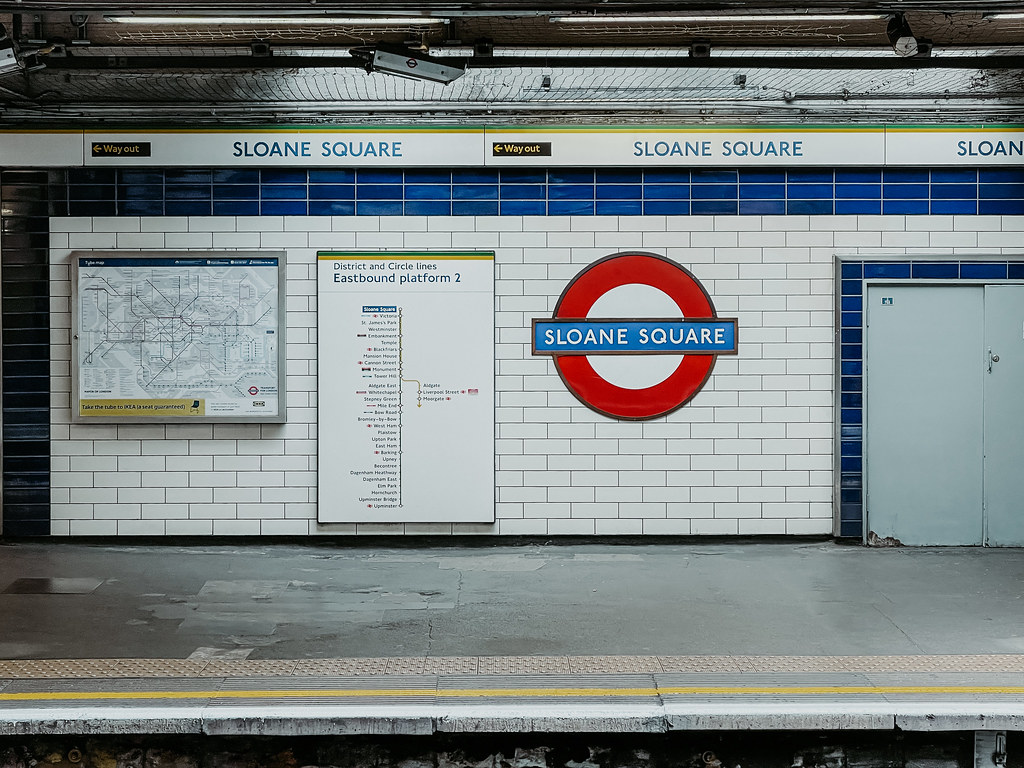 Sloane Square station, London スローン・スクエア駅、ロンドン Matthew S Flickr