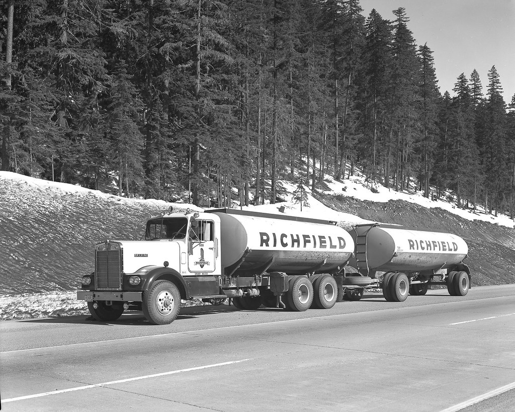 Kenworth fuel hauling truck 1965 TruckPR Flickr