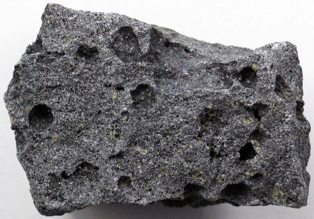 Vesicular basalt (Quaternary; Snake River Plain, Idaho, USA) 4 a