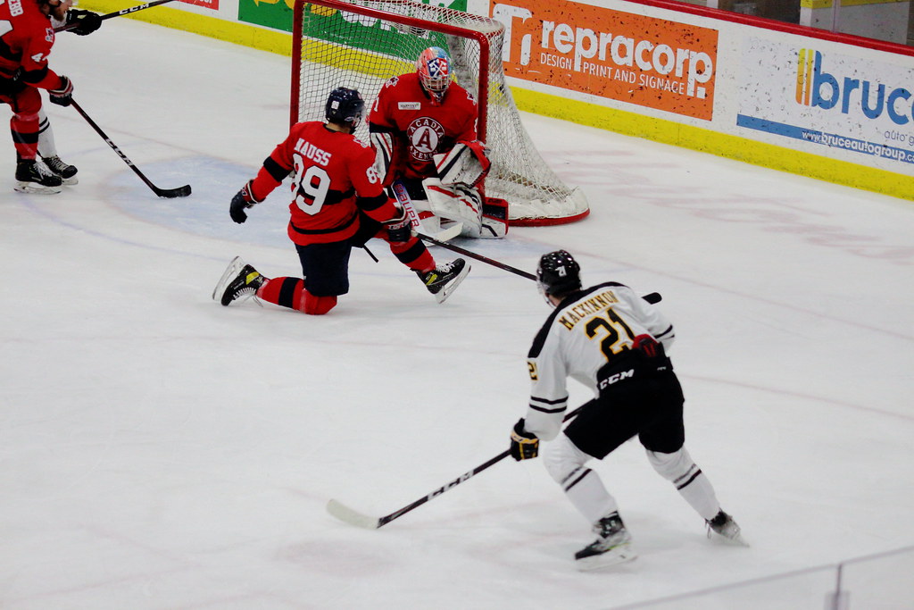 Evan MacKinnon AUS Dalhousie Tigers hockey .Feb 10th, 20… Flickr