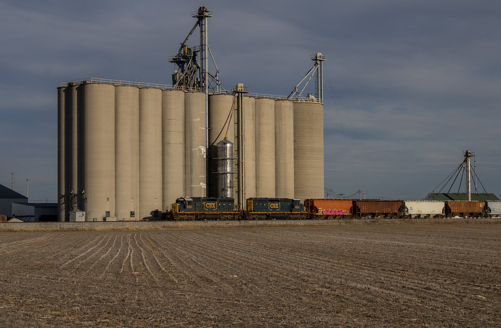CoAlliance Cooperative CSX L42511 passes the CoAlliance… Flickr