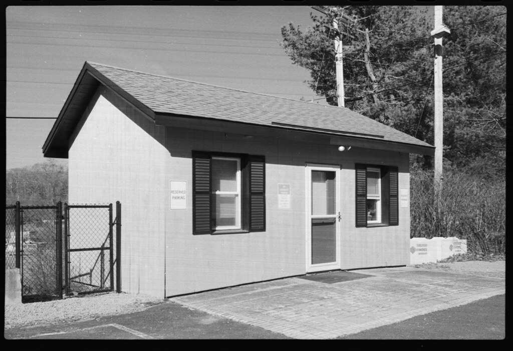 NORRIS AVE.(CROP) _020723_HP5 PLUS_F21 G Roger Clements Flickr