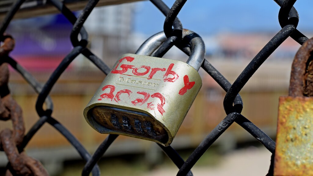 Love locks in Ocean City [03] Love locks attached to the f… Flickr