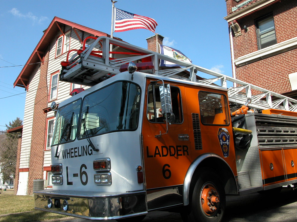 Wheeling WV Fire Dept Ladder 6 (Ladder 13) Andrew Cunningham Flickr