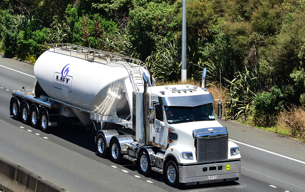 freightliner, LBT Transport Ridge Rd, Bombay, 21.12.21 Flickr