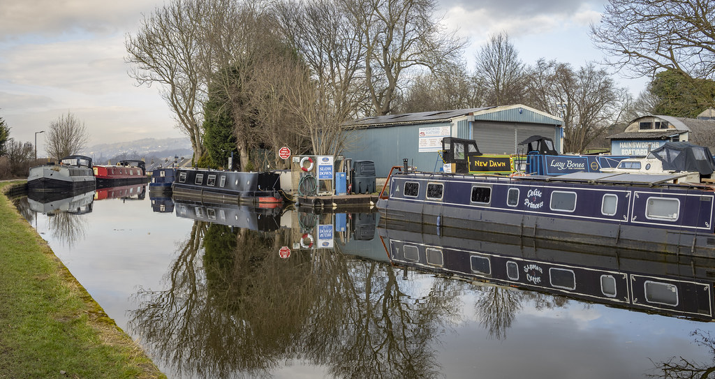 Bingley boatyard..... always plenty to see here as boat… Flickr