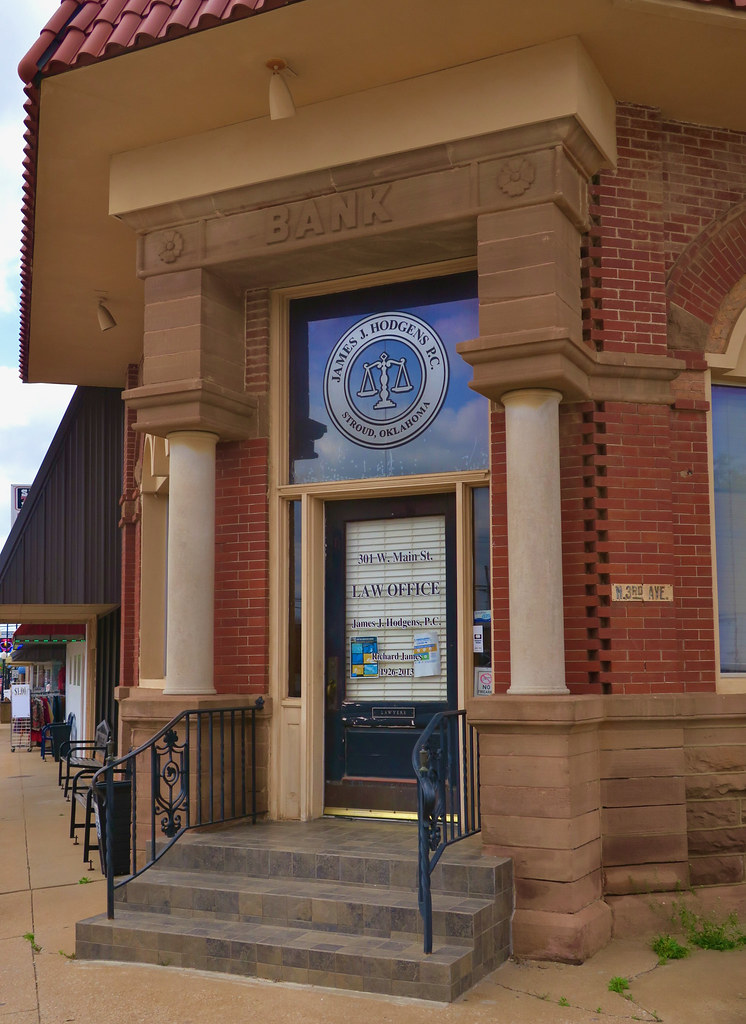 Former Bank, Stroud, OK Front entrance of a former bank bu… Flickr