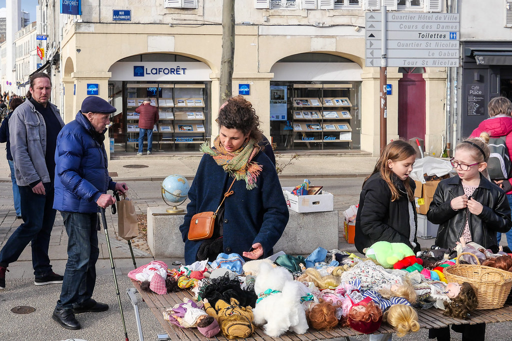 GX90224 La Rochelle Brocante place de la Motte Rouge Daniel