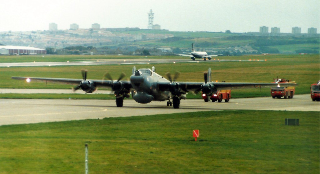 WL757 Avro Shackleton Aberdeen 1980's (2) Fire Trucks in a… Flickr