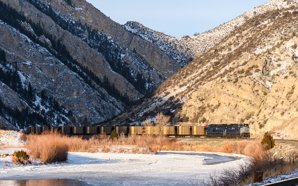 MRL 4318 SD70ACe Whitehall Extra Cardwell, MT The morn… Flickr