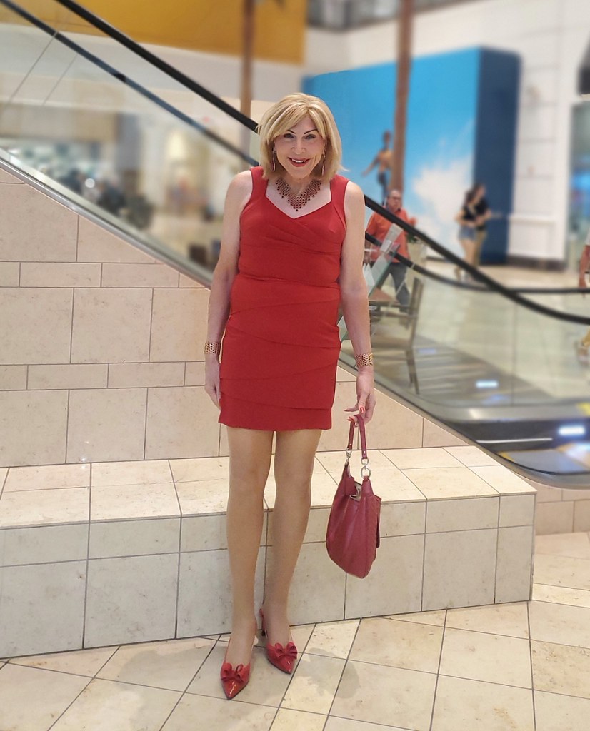 BELLA RAGAZZA FRIDAY EVENING AT GALLERIA MALL IN FORT LAUD… Laura