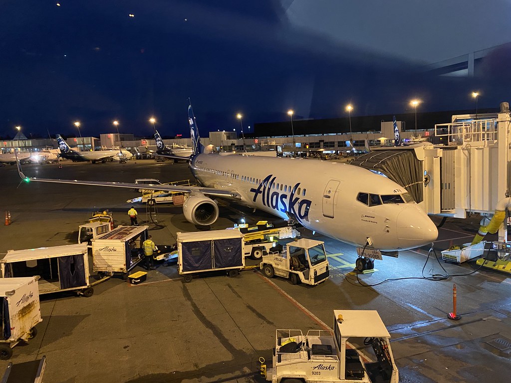Alaska Airlines Boeing 737 at SeaTac gate C9 Taking me to … Flickr