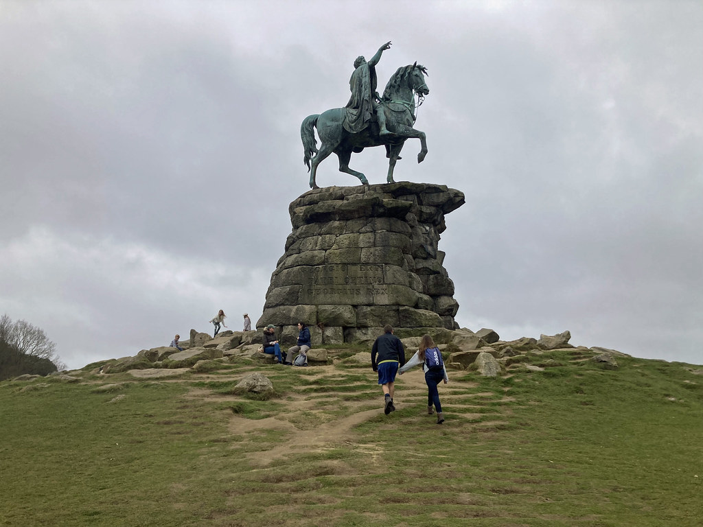 Snow Hill, Windsor Great Park Statue of III at the … Flickr