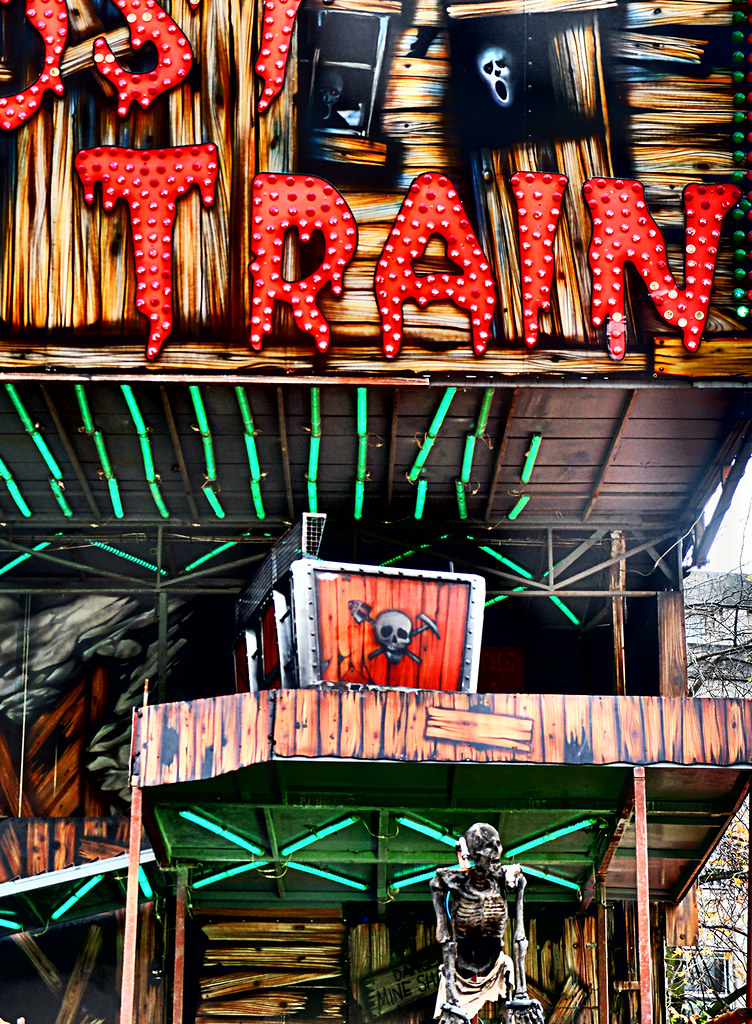 Halloween (Brighton Pier) Stewart Gregory Flickr