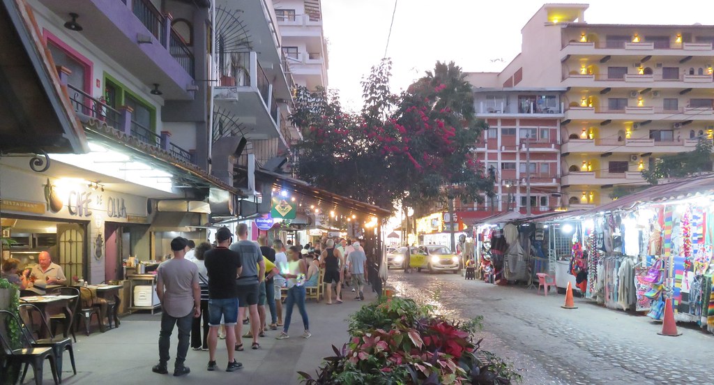 Calle Basilio Badillo in the evening Puerta Vallarta, Mexi… Flickr